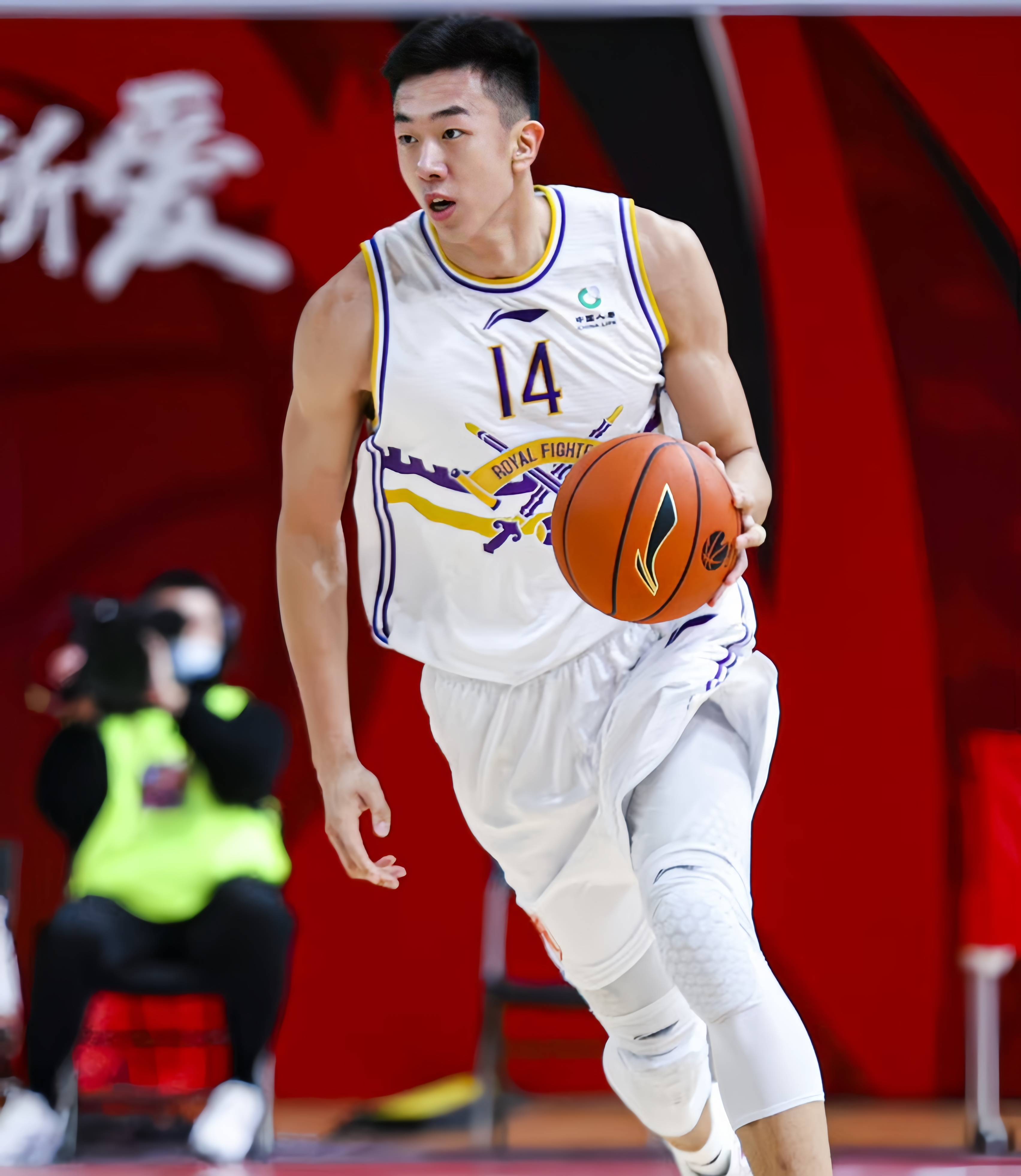 CBA常规赛赛程吃紧，法兰克福集结日调整名单，气氛紧张，赛季目标并未改变的简单介绍