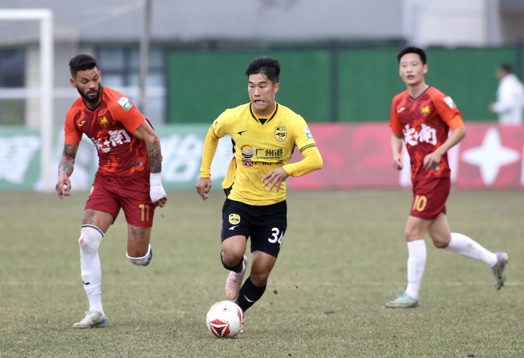 西甲冲刺阶段走向成谜；广州队刷新队史纪录；引发热议；心理建设被强调的简单介绍