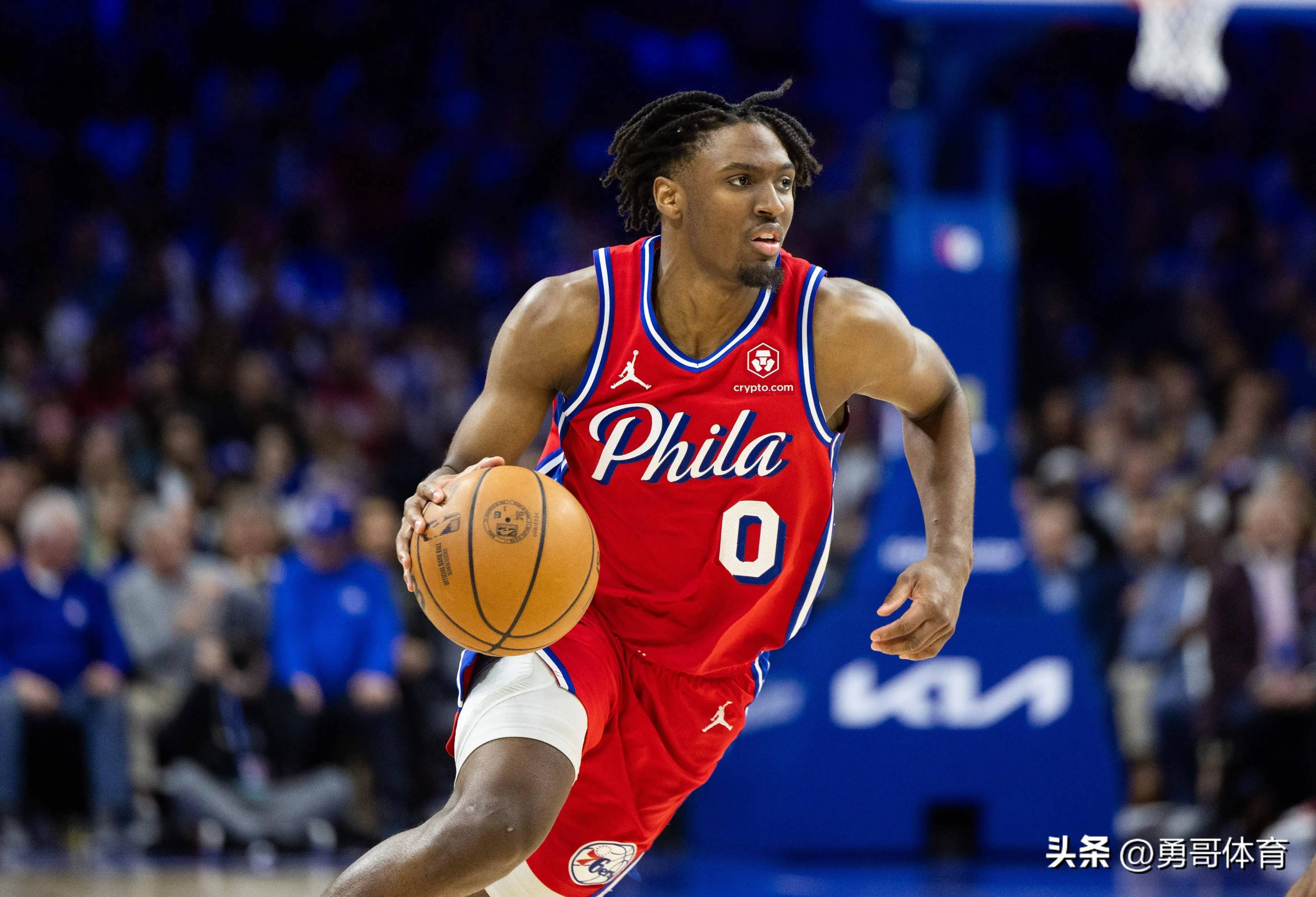 清晨费城76人复出首秀:NBA常规赛节点到来;气氛紧张;资深球员宣示担当的简单介绍 清晨费城76人复出首秀:NBA常规赛节点到来;气氛紧张;资深球员宣示担当的简单介绍