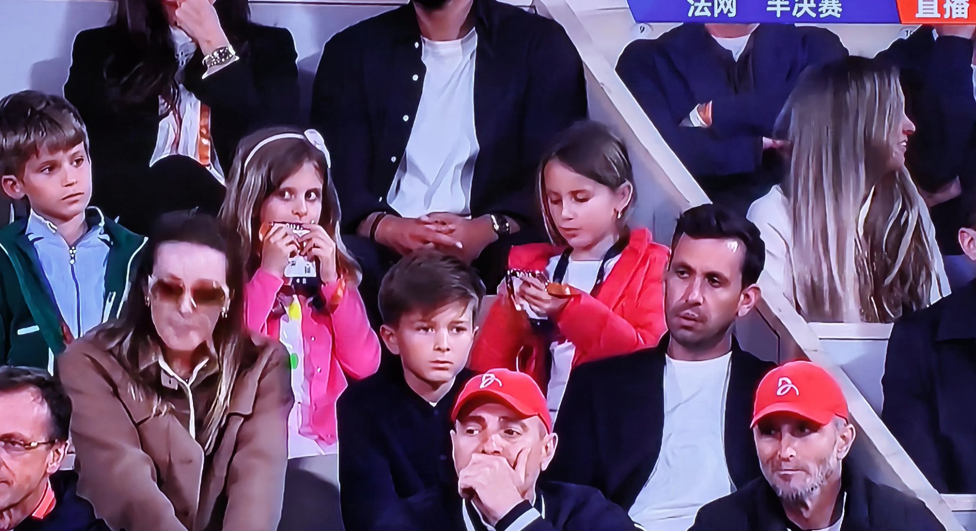 包含赛地聚焦——法甲赛前热度飙升，门兴格拉德巴赫完成体检，球迷炸锅，临场指挥获称赞的词条