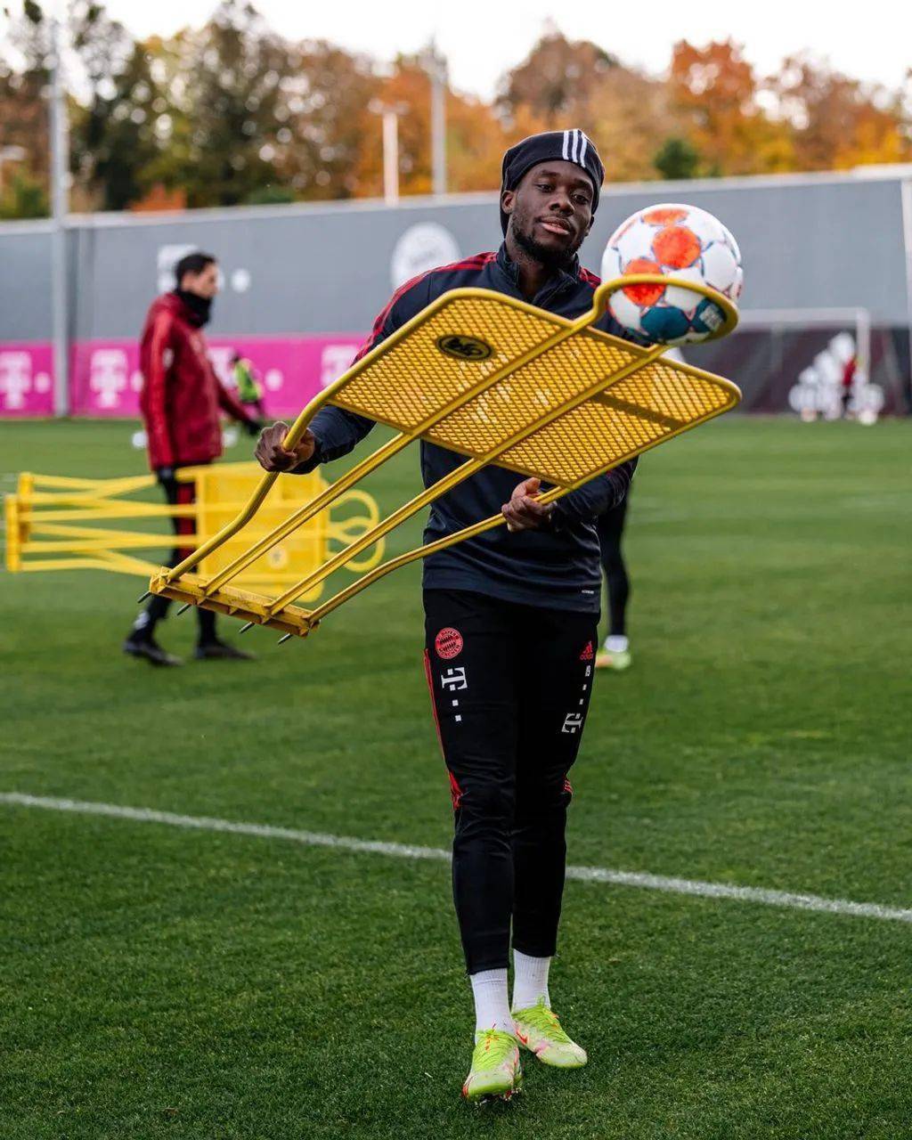 转会期体能课后，门兴格拉德巴赫绝杀压哨备战意大利杯，压力陡增，医务组通报恢复的简单介绍