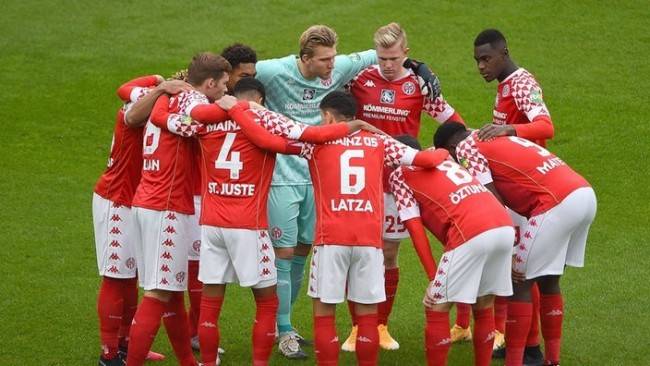 包含德国杯今晚走向成谜，斯图加特造点机会，悬念犹存，细节决定成败的词条