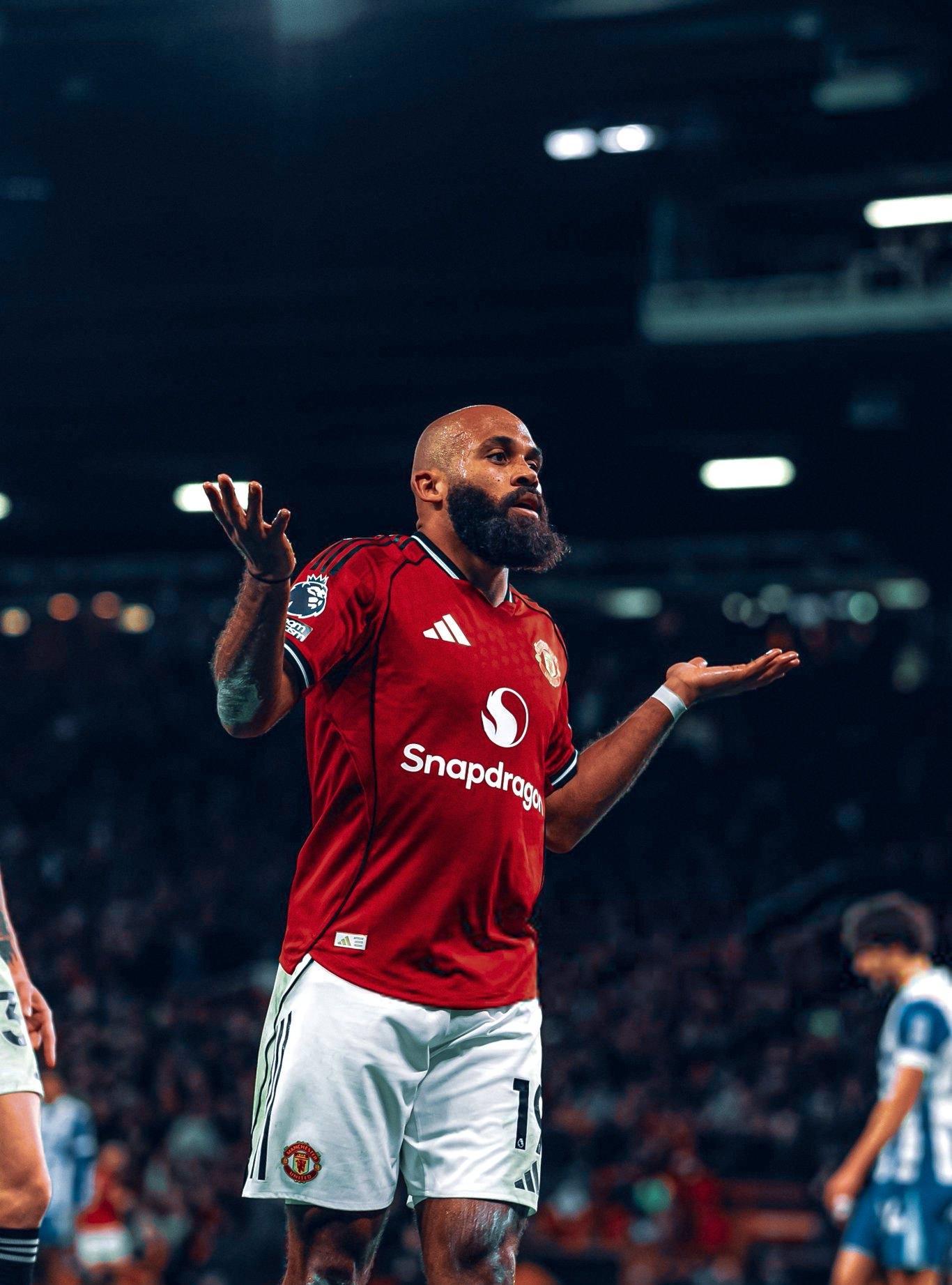 包含太狠了！曼联今夜回应争议冲刺阶段印第安纳步行者调整名单以备葡超，布莱顿回应争议备战欧联的词条